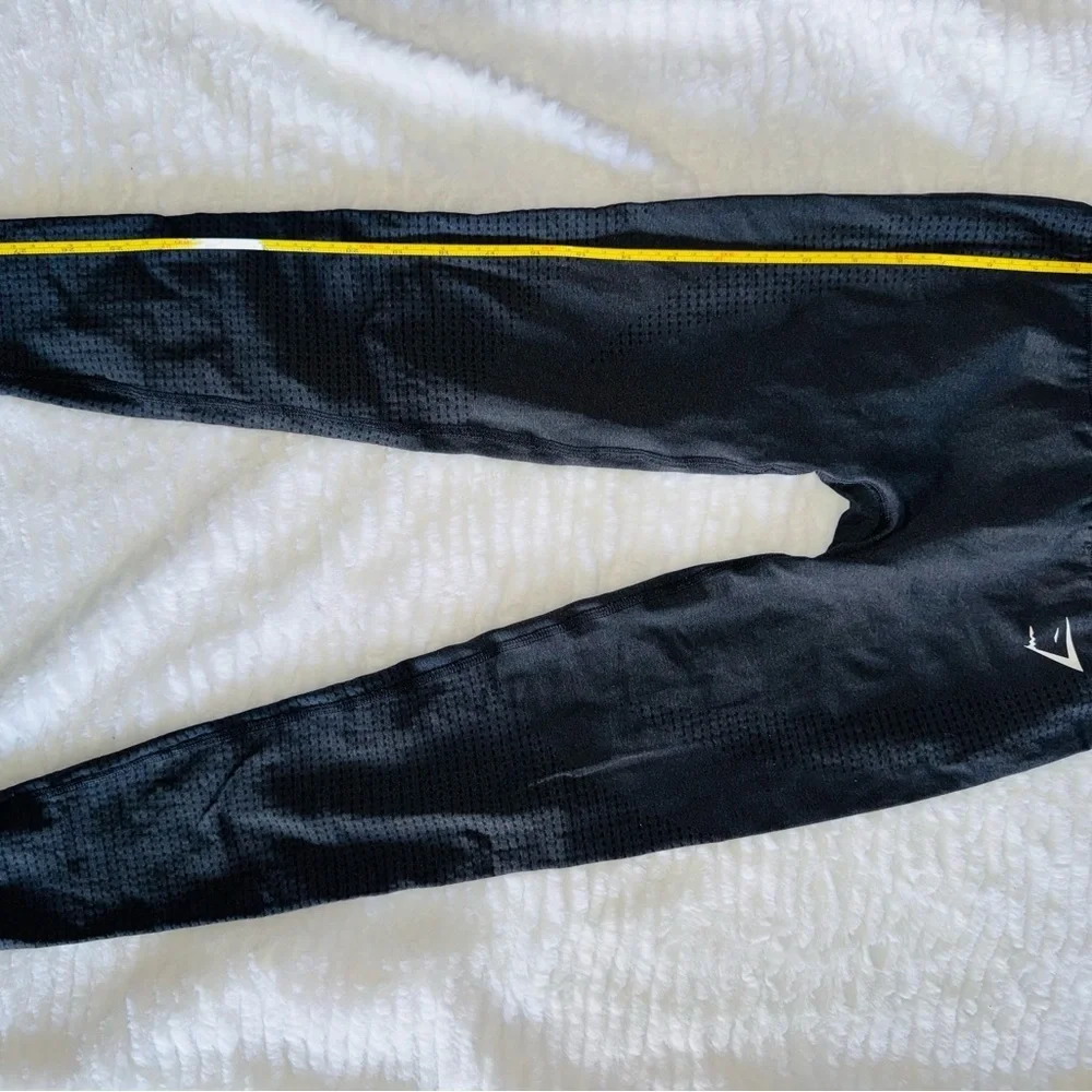 Gymshark Black Performance Leggings - Picture 2 of 8